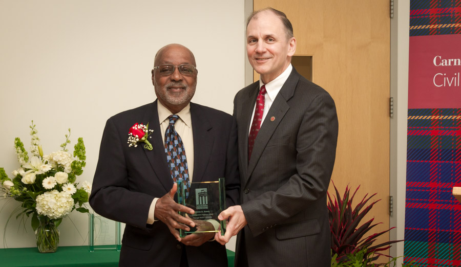 Dr. Melvin Ramey with Dzombak at the 2015 CEE Distinguished Alumni Awards.