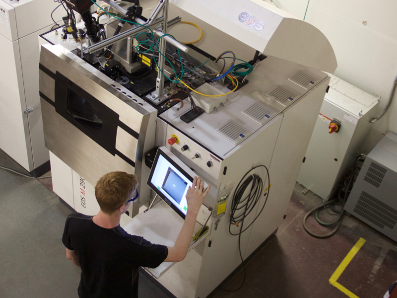 A student uses a machine in the Additive Manufacturing Laboratory.